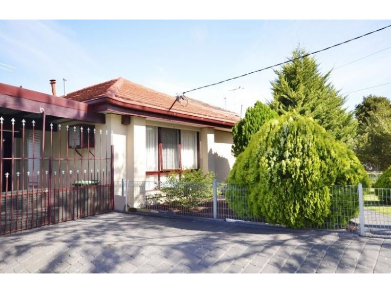 6 Camelot Drive, Albanvale VIC 3021