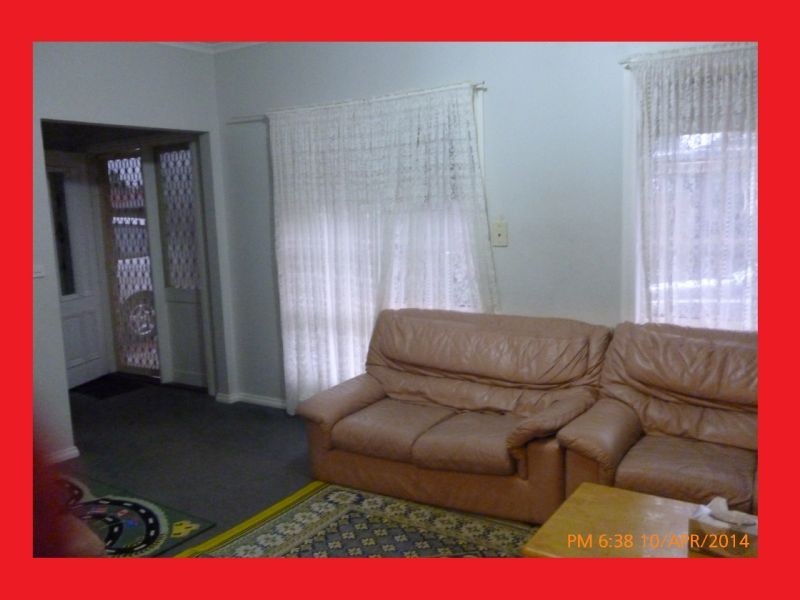 2/54 East Esplanade, St Albans VIC 3021