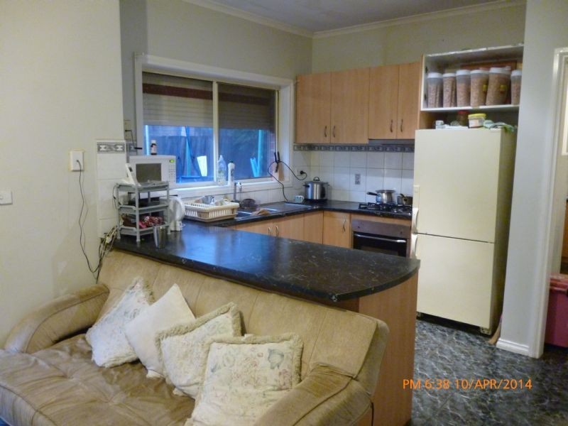 2/54 East Esplanade, St Albans VIC 3021