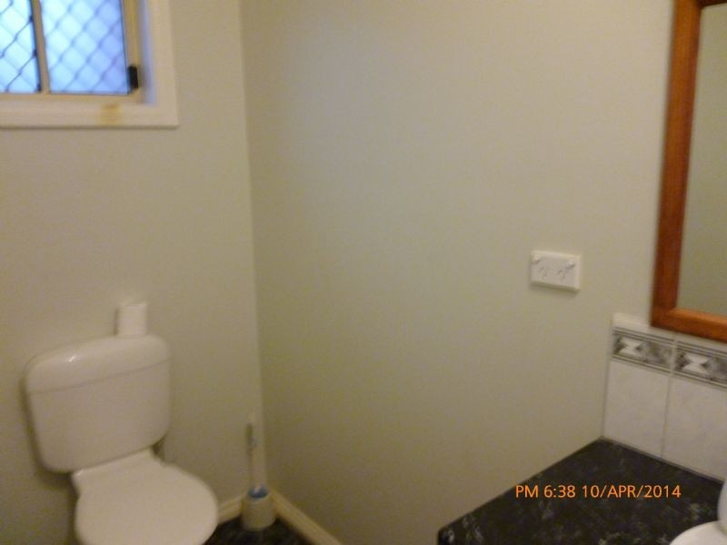 2/54 East Esplanade, St Albans VIC 3021