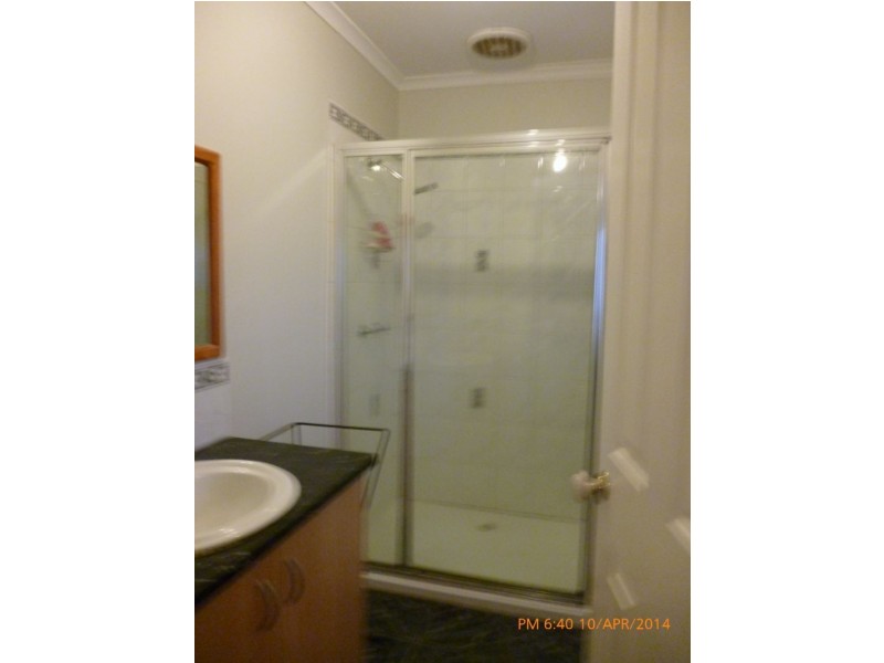 2/54 East Esplanade, St Albans VIC 3021