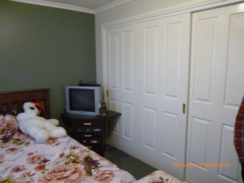 2/54 East Esplanade, St Albans VIC 3021