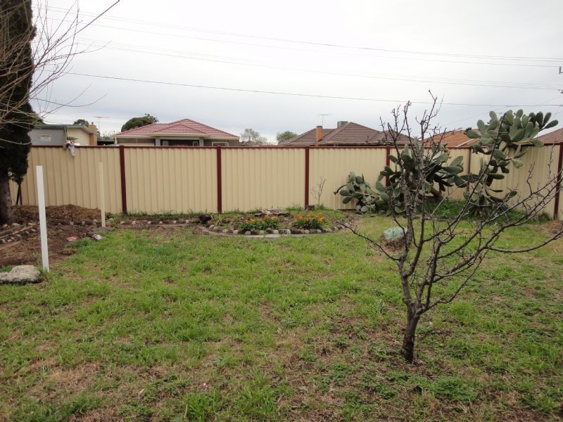 1/27 James Street, St Albans VIC 3021