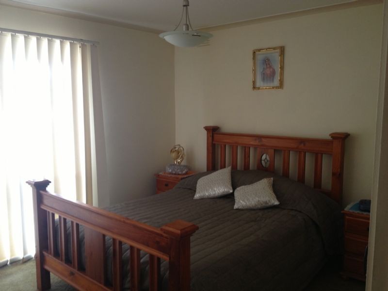 1 Pine Court, Kings Park VIC 3021