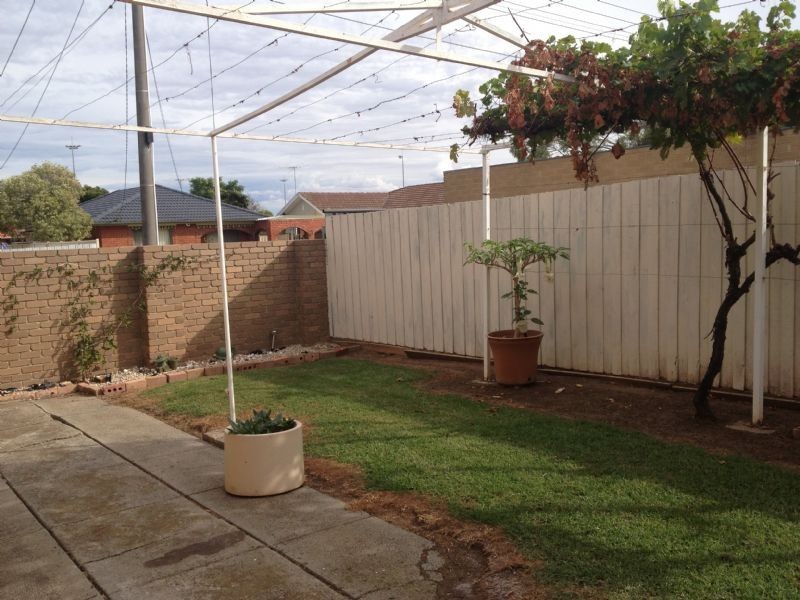 1 Pine Court, Kings Park VIC 3021