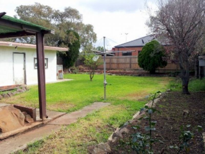 49 Errington Road, St Albans VIC 3021