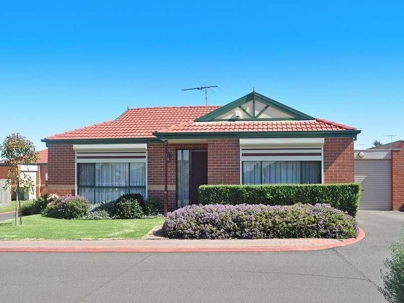 16/7 Regan Street, St Albans VIC 3021