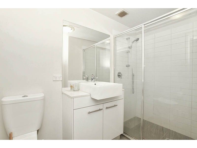 8/17 Shepparson Avenue, Carnegie VIC 3163