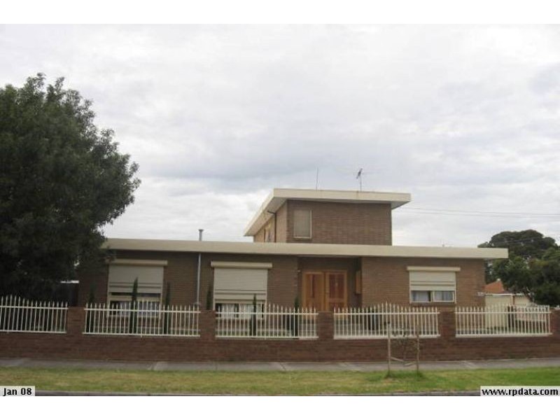 26 Stradbroke Drive, St Albans VIC 3021