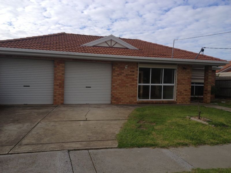 24 Braeswood Road, Kings Park VIC 3021