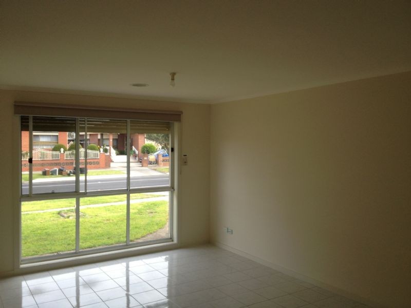 24 Braeswood Road, Kings Park VIC 3021