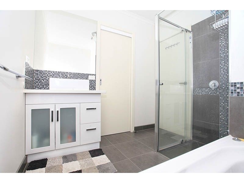2/3 Harmon Avenue, St Albans VIC 3021