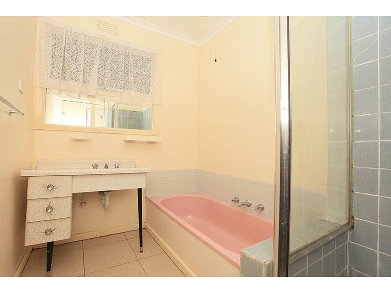 36 Henry Street, St Albans VIC 3021