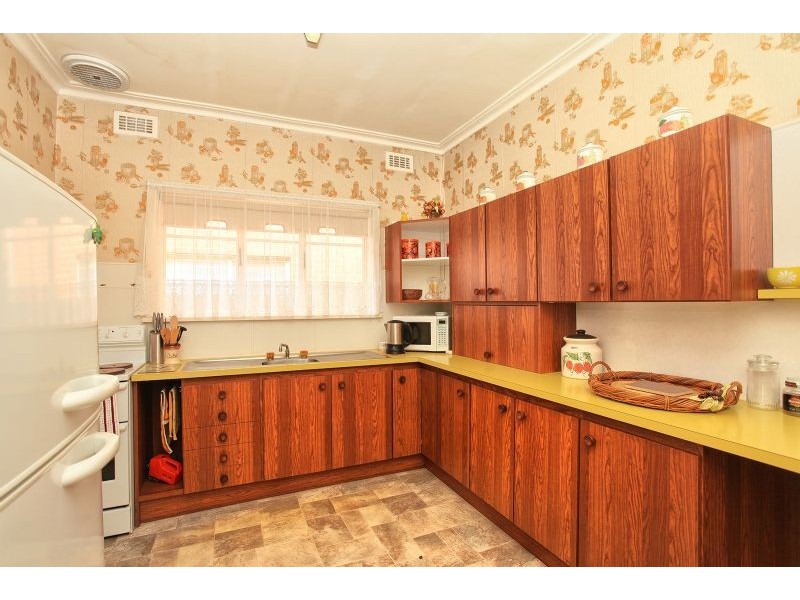 4 Scott Avenue, St Albans VIC 3021