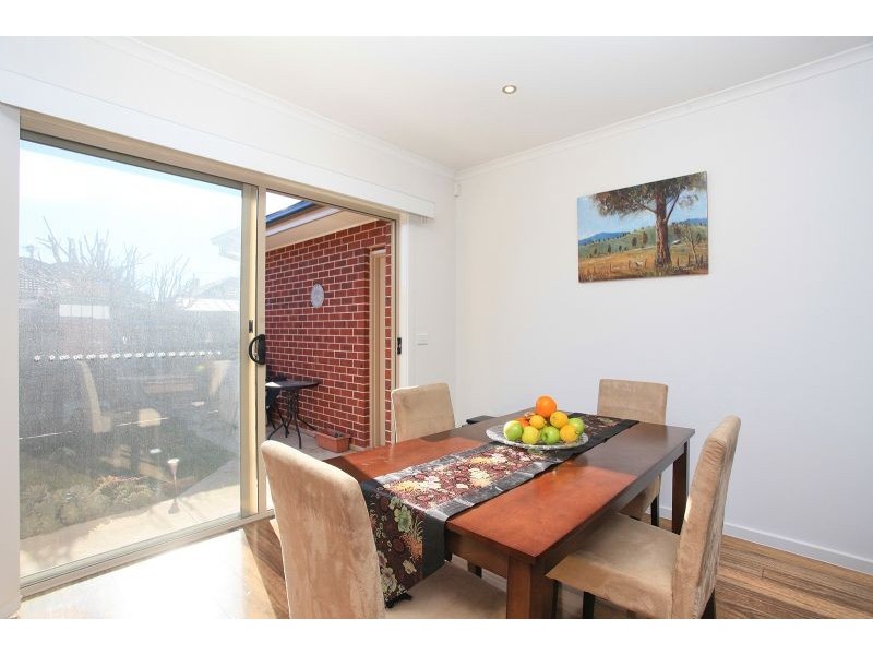 2/3 Harmon Avenue, St Albans VIC 3021