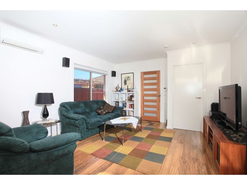 2/3 Harmon Avenue, St Albans VIC 3021