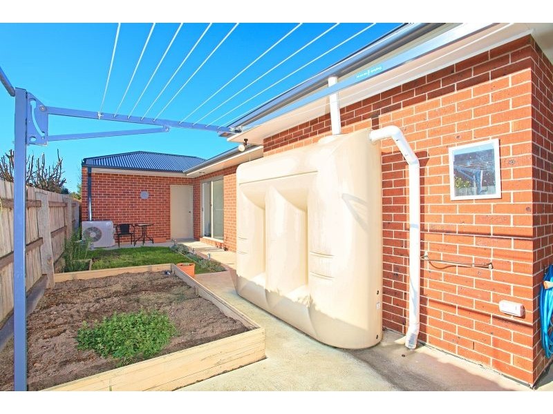 2/3 Harmon Avenue, St Albans VIC 3021
