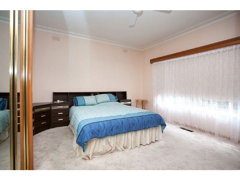 133 Taylors Road, St Albans VIC 3021