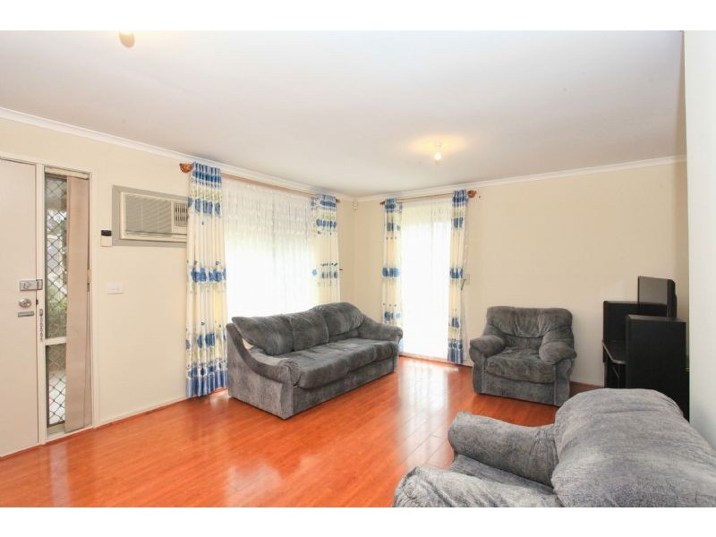 1/13 Mulwala Garden, St Albans VIC 3021