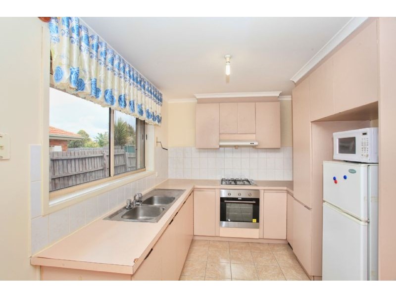 1/13 Mulwala Garden, St Albans VIC 3021