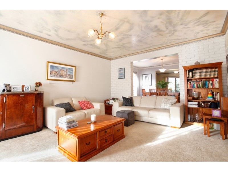 6 Burns Avenue, St Albans VIC 3021