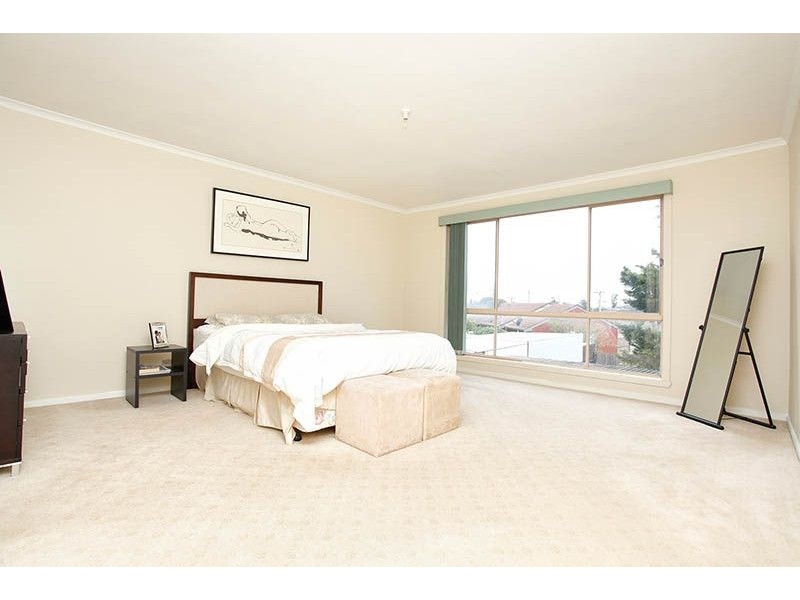 6 Burns Avenue, St Albans VIC 3021