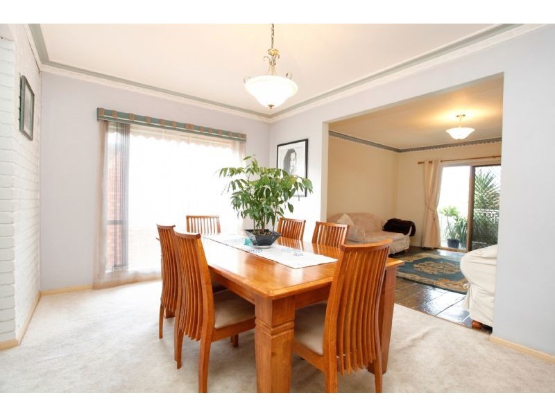 6 Burns Avenue, St Albans VIC 3021