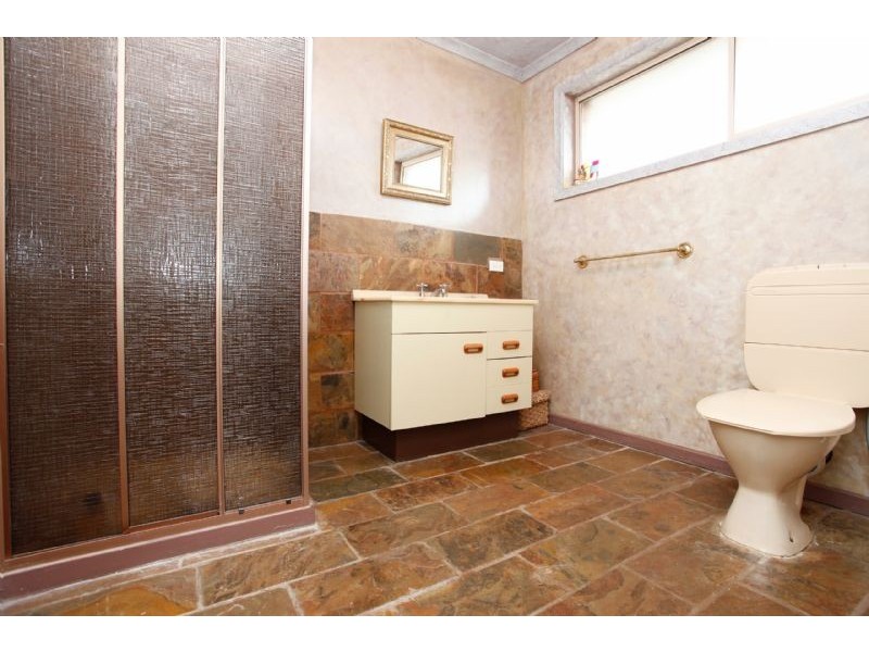 6 Burns Avenue, St Albans VIC 3021