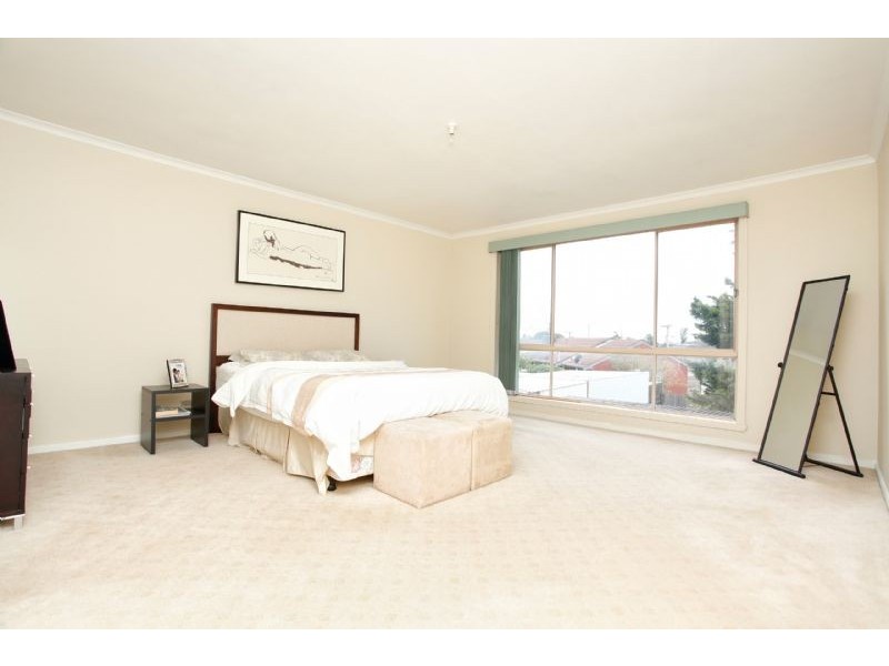 6 Burns Avenue, St Albans VIC 3021