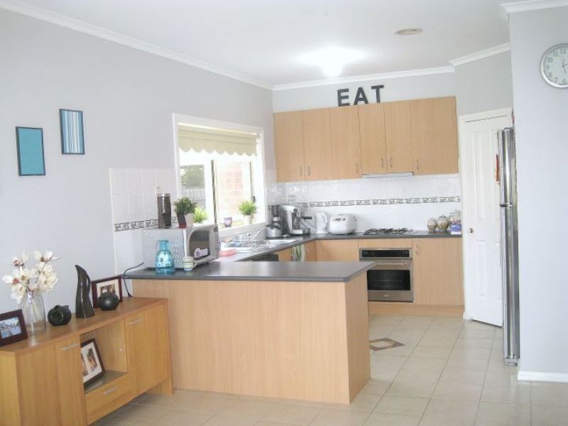 34 Sheoke Grove, Cairnlea VIC 3023