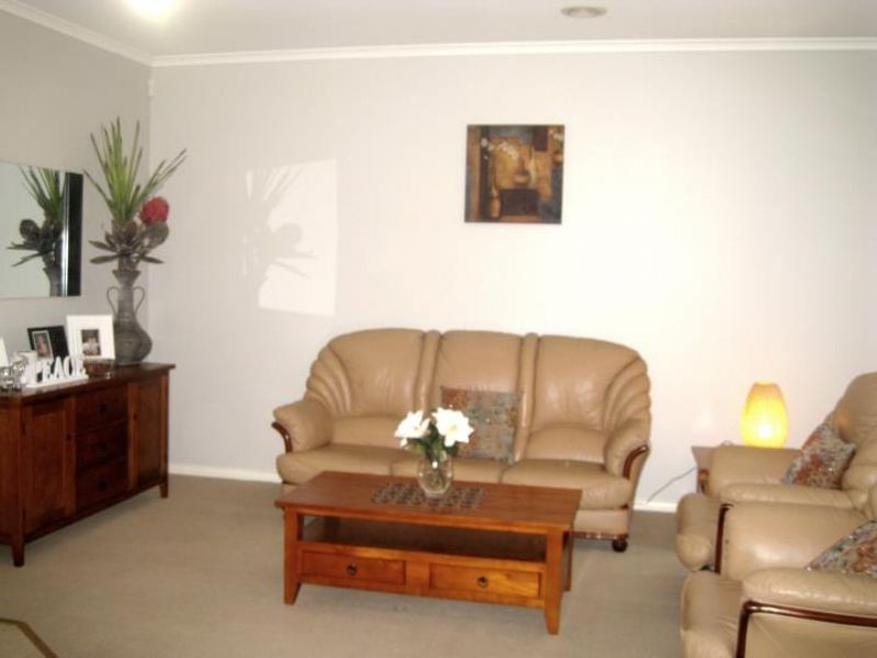 34 Sheoke Grove, Cairnlea VIC 3023