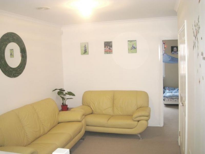 34 Sheoke Grove, Cairnlea VIC 3023