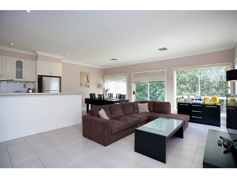 1/8 Lorraine Court, Hillside VIC 3037