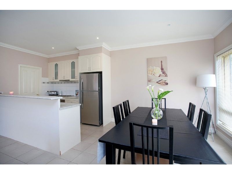 1/8 Lorraine Court, Hillside VIC 3037