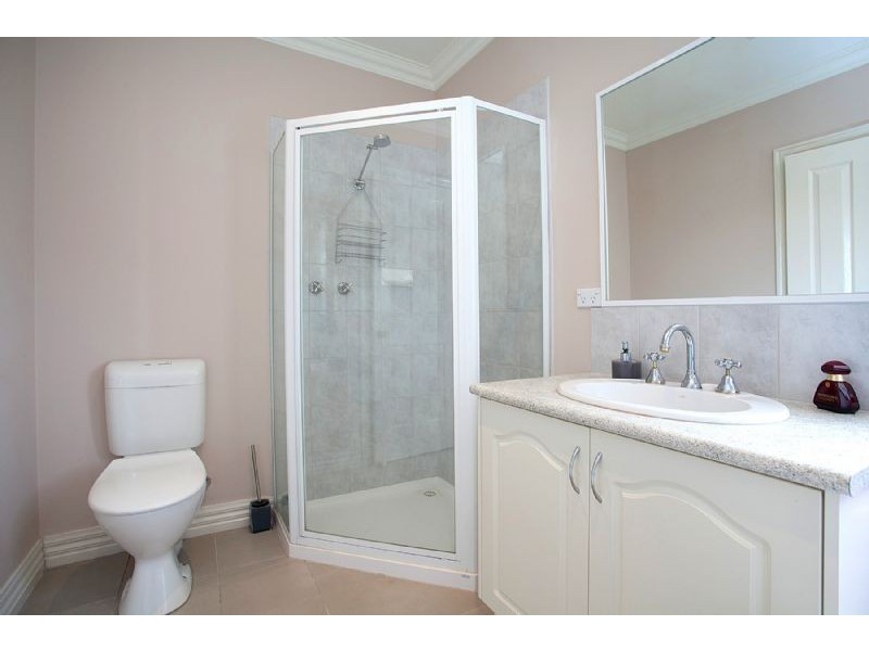 1/8 Lorraine Court, Hillside VIC 3037