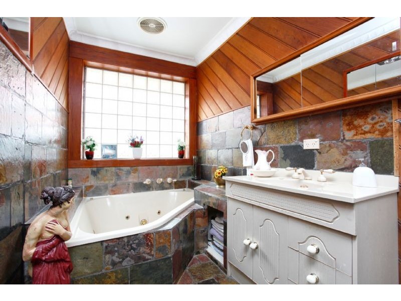 6 Camdale Parade, St Albans VIC 3021