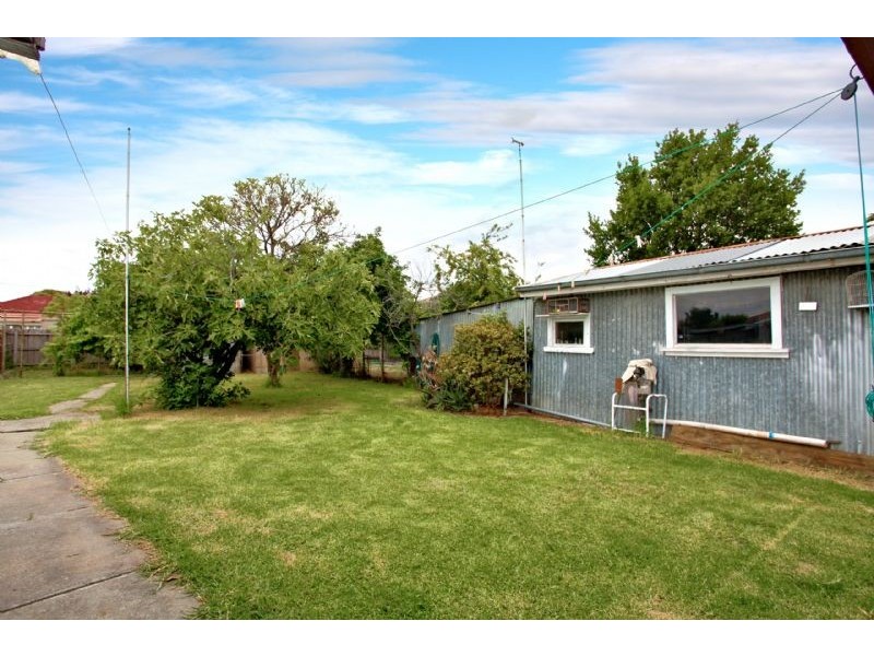 24 Millawa Avenue, St Albans VIC 3021