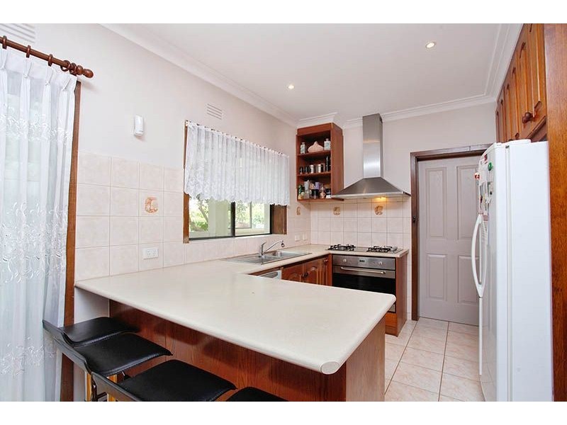 2 Andrew Road, St Albans VIC 3021