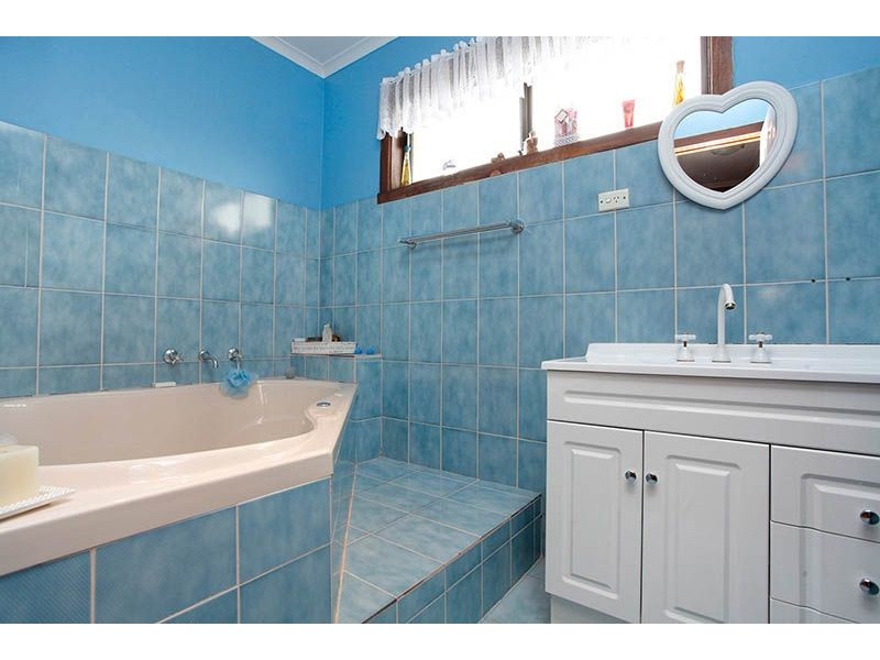 2 Andrew Road, St Albans VIC 3021