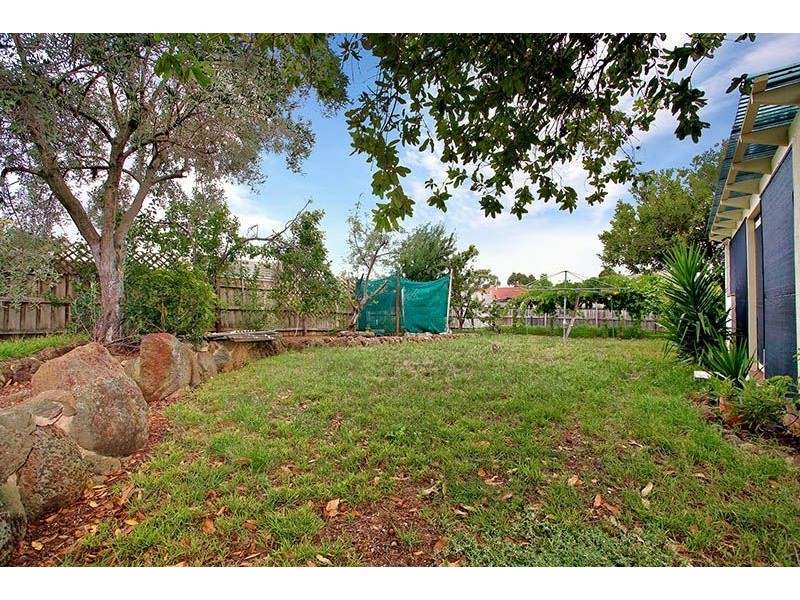 2 Andrew Road, St Albans VIC 3021