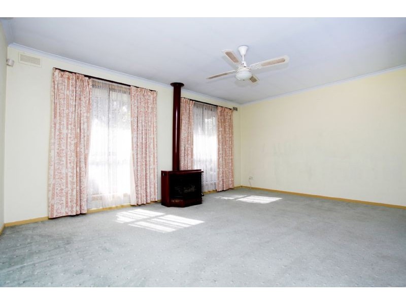 9 Tallerk Court, Kings Park VIC 3021