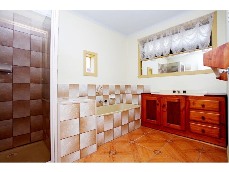 9 Tallerk Court, Kings Park VIC 3021