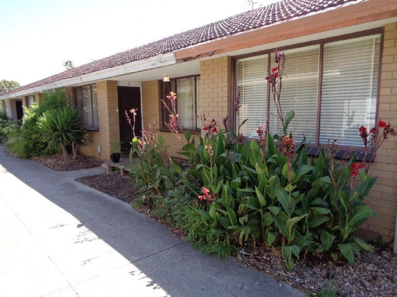 2/43 James Street, St Albans VIC 3021