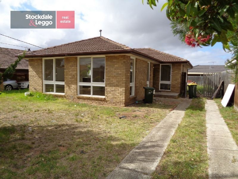 35 Grevillea Road, Kings Park VIC 3021