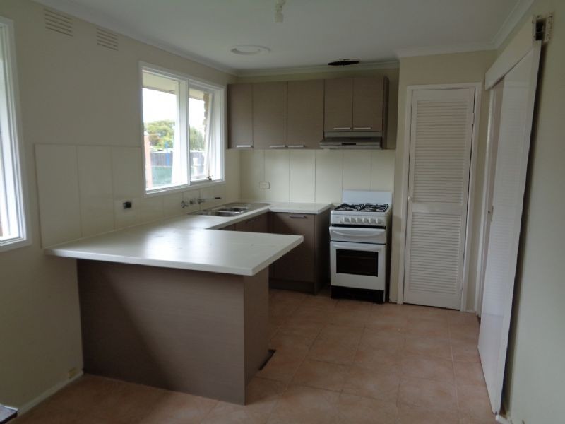 35 Grevillea Road, Kings Park VIC 3021