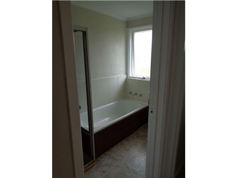 35 Grevillea Road, Kings Park VIC 3021