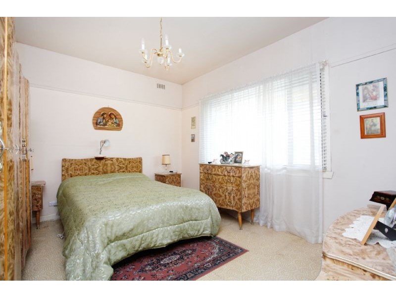 24 Millawa Avenue, St Albans VIC 3021