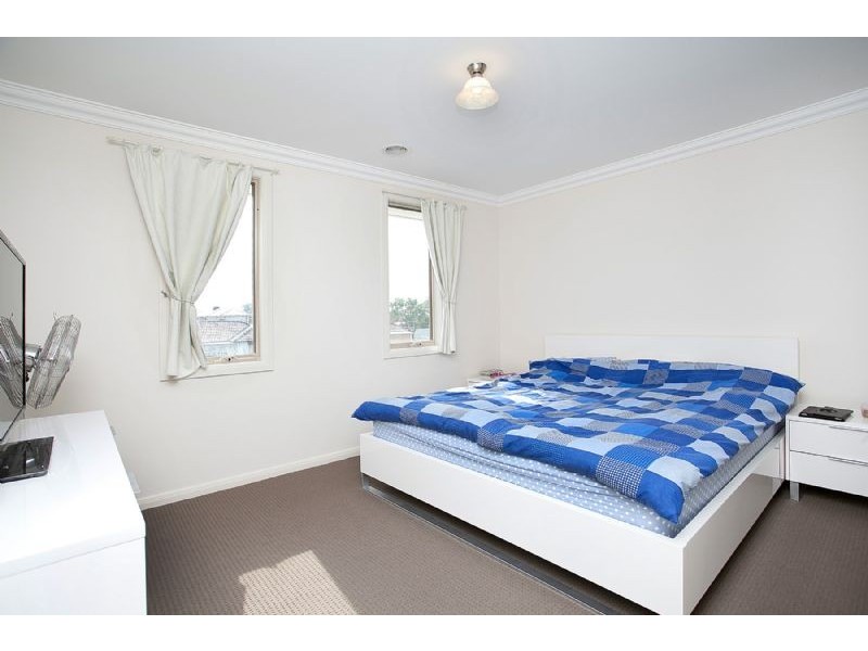 2/18 Kate Street, St Albans VIC 3021