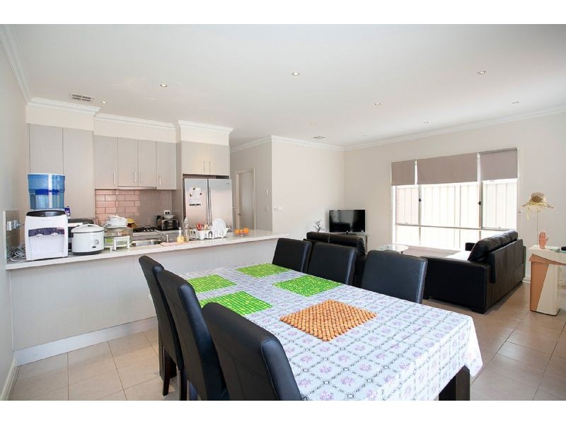 2/18 Kate Street, St Albans VIC 3021