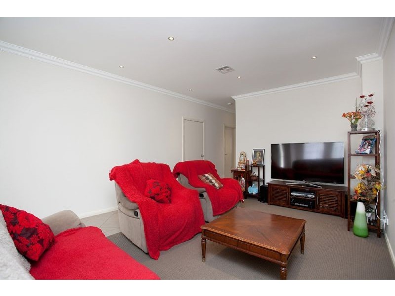 2/18 Kate Street, St Albans VIC 3021